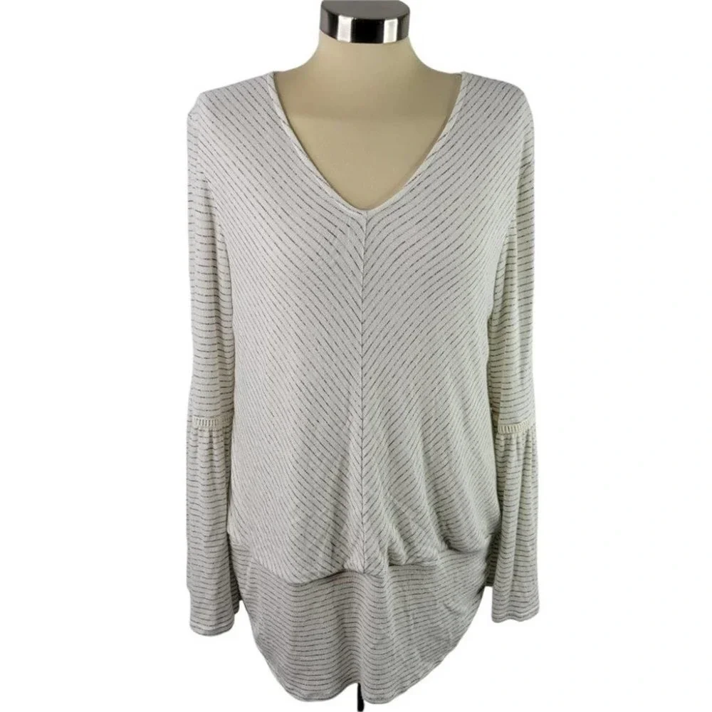 Knox Rose Cream V-Neck Top - Picture 2 of 11